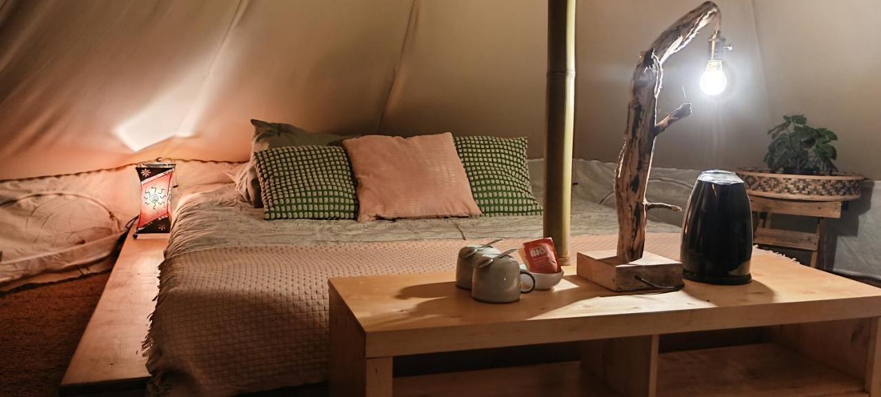 Evasion En Pleine Nature, Tipi Insolite Et Jacuzzi Au Pont Du Gard ! Vers Pont du Gard Exterior foto