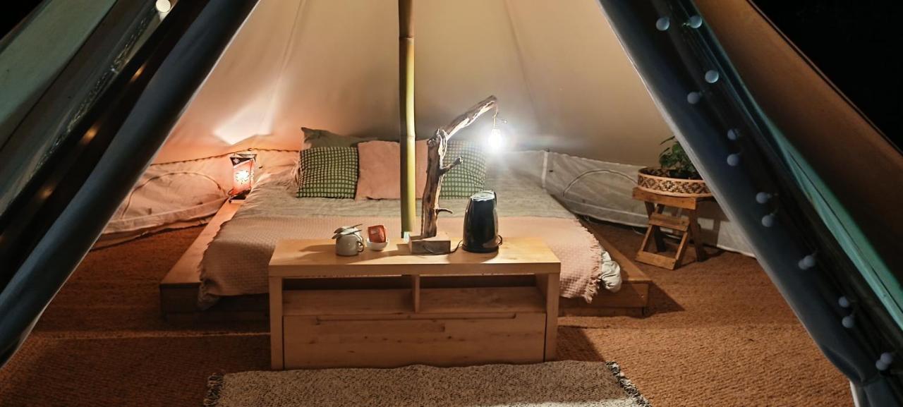 Evasion En Pleine Nature, Tipi Insolite Et Jacuzzi Au Pont Du Gard ! Vers Pont du Gard Exterior foto